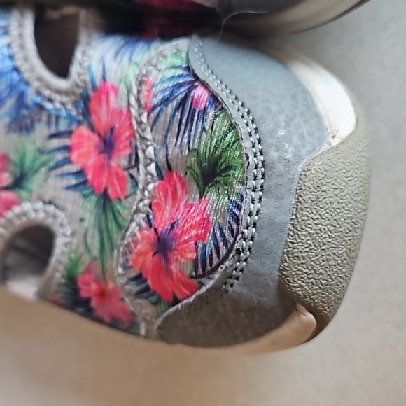 Skechers floral slip On mules - Picture 4 of 10